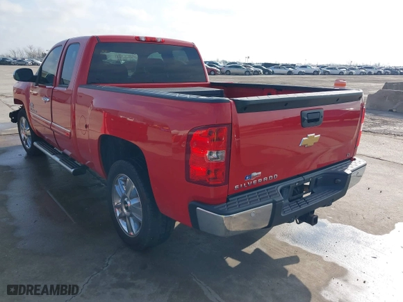2013 Chevrolet Silverado 1500 LT with VIN 1GCRCSE05DZ286934, listed as a IAAI auction lot 41522331 with 152,077 mi miles. Bid and sale history available at carsss.com. Image 3.