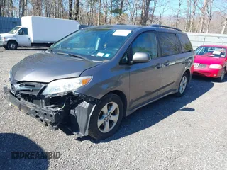 2018 Toyota Sienna LE Auto Access Seat with VIN 5TDKZ3DC4JS925755, listed as a IAAI auction lot 41887172 with 212,921 mi miles. Bid and sale history available at carsss.com. Image 2.