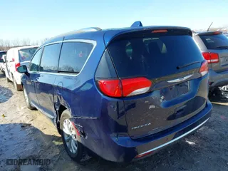2018 Chrysler Pacifica Touring L with VIN 2C4RC1BG6JR257296, listed as a IAAI auction lot 41753473 with NaN miles. Bid and sale history available at carsss.com. Image 3.