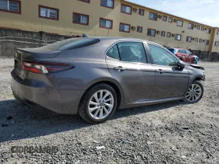 2023 Toyota Camry LE z VIN 4T1C11AK5PU757393, wystawiony jako Copart lot #57822715 z przebiegiem 26 616 mil mil oraz Czysty tytuł • Clean title. Historia ofert i sprzedaży dostępna na DreamBid. Obrazek 3.