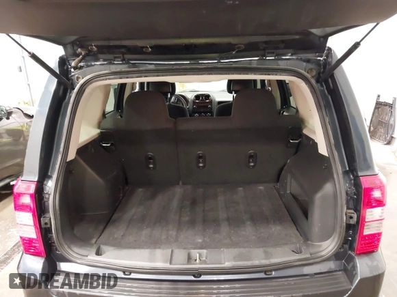 2015 Jeep Patriot Altitude with VIN 1C4NJRBBXFD102560, listed as a IAAI auction lot 42260925 with 183,056 mi miles and . Bid and sale history available at DreamBid. Image 17.