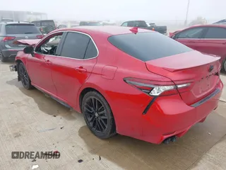 2021 Toyota Camry XSE z VIN 4T1K61AKXMU426592, wystawiony jako IAAI lot #41651425 z przebiegiem 56 485 mil mil oraz . Historia ofert i sprzedaży dostępna na DreamBid. Obrazek 3.
