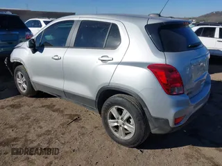 2022 Chevrolet Trax LS with VIN KL7CJNSMXNB545719, listed as a IAAI auction lot 41366593 with 9,225 mi miles. Bid and sale history available at carsss.com. Image 3.