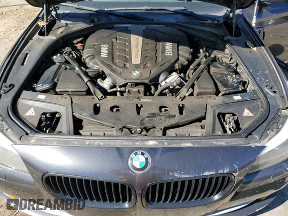 2011 BMW 5 Series 550i z VIN WBAFR9C59BC270466, wystawiony jako Copart lot #49462435 z przebiegiem 160 825 mil mil oraz Szkoda całkowita • Salvage title. Historia ofert i sprzedaży dostępna na DreamBid. Obrazek 11.