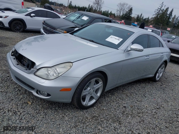 2008 Mercedes-Benz CLS-Class 5.5L with VIN WDDDJ72XX8A132566, listed as a IAAI auction lot 41774190 with 138,874 mi miles. Bid and sale history available at carsss.com. Image 17.