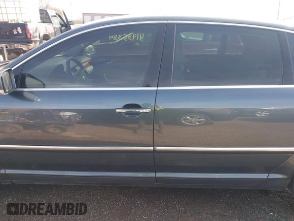 2006 Volkswagen Phaeton z VIN WVWAF03D168000214, wystawiony jako IAAI lot #41935384 z przebiegiem 80 641 mil mil oraz . Historia ofert i sprzedaży dostępna na DreamBid. Obrazek 14.