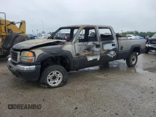 2003 GMC Sierra 2500HD SLT z VIN 1GTHK23133F100687, wystawiony jako Copart lot #57801575 z przebiegiem Nie podano mil oraz Nie do naprawy • Non repairable. Historia ofert i sprzedaży dostępna na DreamBid. Obrazek 1.