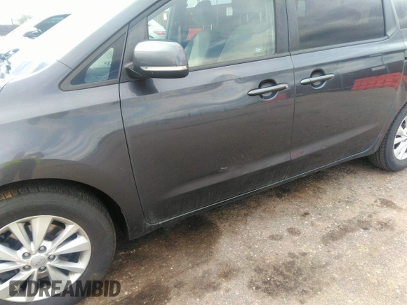 2017 Kia Sedona LX with VIN KNDMB5C18H6218659, listed as a IAAI auction lot 42135552 with 157,263 mi miles. Bid and sale history available at carsss.com. Image 6.