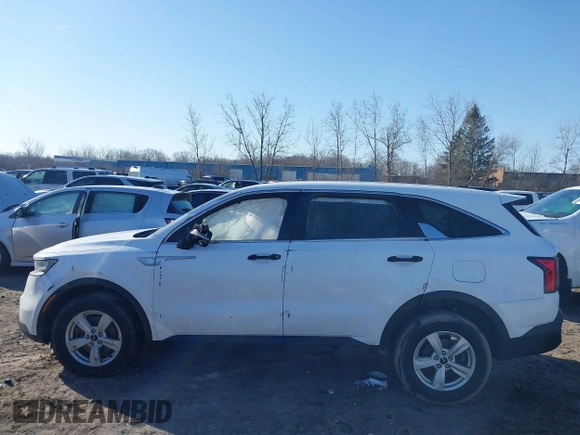 2022 Kia Sorento LX z VIN 5XYRGDLC7NG148891, wystawiony jako IAAI lot #41781953 z przebiegiem 58 100 mil mil oraz . Historia ofert i sprzedaży dostępna na DreamBid. Obrazek 14.