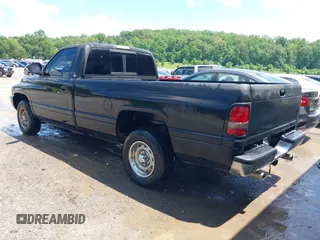 1999 Dodge 1500 z VIN 1B7HC16Y0XS201005, wystawiony jako IAAI lot #42373300 z przebiegiem Nie podano mil oraz . Historia ofert i sprzedaży dostępna na DreamBid. Obrazek 3.