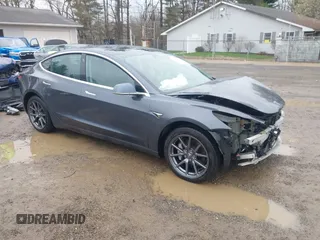 2020 Tesla Model 3 Performance z VIN 5YJ3E1EC9LF601713, wystawiony jako IAAI lot #41888617 z przebiegiem 70 517 mil mil oraz . Historia ofert i sprzedaży dostępna na DreamBid. Obrazek 1.