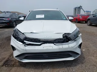 2024 Kia Forte LXS z VIN 3KPF24AD8RE742602, wystawiony jako IAAI lot #42473045 z przebiegiem 8 775 mil mil oraz . Historia ofert i sprzedaży dostępna na DreamBid. Obrazek 12.
