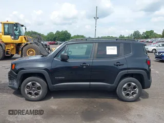 2017 Jeep Renegade Sport z VIN ZACCJBABXHPF35851, wystawiony jako IAAI lot #42705605 z przebiegiem 141 831 mil mil oraz . Historia ofert i sprzedaży dostępna na DreamBid. Obrazek 14.