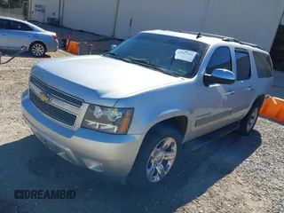 2014 Chevrolet Suburban LT with VIN 1GNSCJE06ER105294, listed as a IAAI auction lot 41687882 with 200,698 mi miles. Bid and sale history available at carsss.com. Image 17.