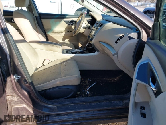 2015 Nissan Altima 2.5 S with VIN 1N4AL3AP8FC172637, listed as a IAAI auction lot 41617876 with 162,290 mi miles. Bid and sale history available at carsss.com. Image 5.