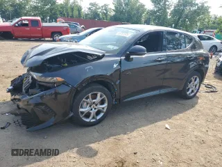 2024 Dodge Hornet R/T z VIN ZACPDFCW9R3A33079, wystawiony jako Copart lot #60761575 z przebiegiem Nie podano mil oraz Nie do naprawy • Non repairable. Historia ofert i sprzedaży dostępna na DreamBid. Obrazek 1.