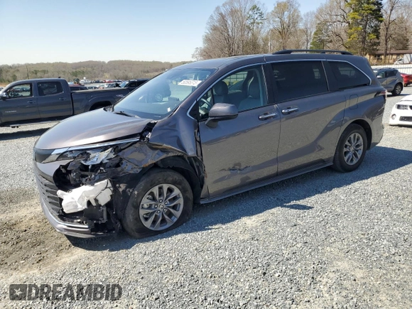 2024 Toyota Sienna XLE z VIN 5TDYRKEC1RS190859, wystawiony jako Copart lot #50595315 z przebiegiem 43 858 mil mil oraz Szkoda całkowita • Salvage title. Historia ofert i sprzedaży dostępna na DreamBid. Obrazek 1.