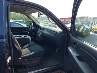 2007 Chevrolet Tahoe LT z VIN 1GNFC13J97J100573, wystawiony jako IAAI lot #42450311 z przebiegiem 234 099 mil mil oraz . Historia ofert i sprzedaży dostępna na DreamBid. Obrazek 5.