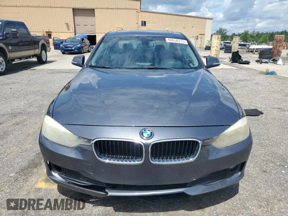 2015 BMW 3 Series 320i z VIN WBA3B1G56FNT63992, wystawiony jako Copart lot #60656215 z przebiegiem Nie podano mil oraz Czysty tytuł • Clean title. Historia ofert i sprzedaży dostępna na DreamBid. Obrazek 5.