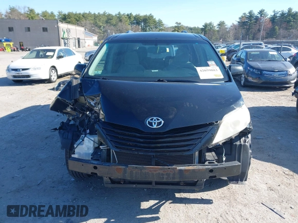 2014 Toyota Sienna LE AAS z VIN 5TDKK3DCXES476334, wystawiony jako IAAI lot #42059883 z przebiegiem 250 454 mil mil oraz . Historia ofert i sprzedaży dostępna na DreamBid. Obrazek 13.