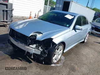 2013 Mercedes-Benz E 350 Luxury z VIN WDDHF5KB8DA670978, wystawiony jako IAAI lot #42176274 z przebiegiem 156 039 mil mil oraz . Historia ofert i sprzedaży dostępna na DreamBid. Obrazek 17.