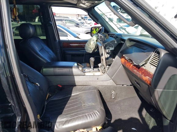 2006 Lincoln Navigator Luxury z VIN 5LMFU27546LJ23067, wystawiony jako IAAI lot #41593171 z przebiegiem Nie podano mil oraz . Historia ofert i sprzedaży dostępna na DreamBid. Obrazek 5.