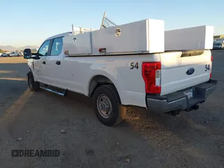 2019 Ford Super Duty F-250 SRW XL with VIN 1FT7W2A69KED53077, listed as a IAAI auction lot 40785535 with 47,928 mi miles. Bid and sale history available at carsss.com. Image 3.