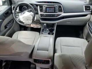 2018 Toyota Highlander LE with VIN 5TDBZRFH0JS841346, listed as a Copart auction lot 58398885 with 61,935 mi miles and Salvage title. Bid and sale history available at DreamBid. Image 8.