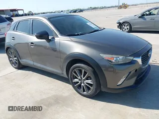 2017 Mazda CX-3 Touring z VIN JM1DKDC74H0150250, wystawiony jako IAAI lot #41984248 z przebiegiem 66 295 mil mil oraz . Historia ofert i sprzedaży dostępna na DreamBid. Obrazek 1.