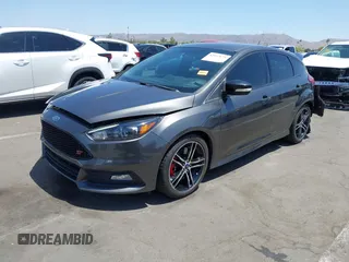2015 Ford Focus ST с VIN 1FADP3L95FL300526, выставлен на аукционе IAAI как лот 42532675 с пробегом 132 960 миль миль и . История ставок и продаж доступна на DreamBid. Изображение 2.