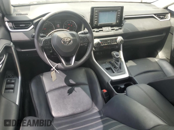 2021 Toyota RAV4 XLE Premium z VIN 2T3C1RFV9MW104408, wystawiony jako Copart lot #64117035 z przebiegiem 54 946 mil mil oraz Szkoda całkowita • Salvage title. Historia ofert i sprzedaży dostępna na DreamBid. Obrazek 8.