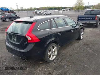 2016 Volvo V60 T5 Premier z VIN YV1612SK7G1308783, wystawiony jako IAAI lot #42016421 z przebiegiem 122 163 mil mil oraz . Historia ofert i sprzedaży dostępna na DreamBid. Obrazek 4.