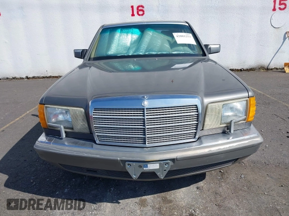 1986 Mercedes-Benz 420 Series 420SEL with VIN WDBCA35D9GA209179, listed as a IAAI auction lot 42081253 with 141,249 mi miles. Bid and sale history available at carsss.com. Image 12.