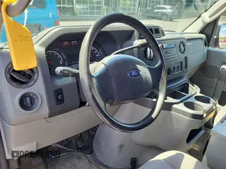 2010 Ford Econoline Cargo Commercial z VIN 1FTNE2EL2ADA74603, wystawiony jako IAAI lot #42511184 z przebiegiem 161 715 mil mil oraz . Historia ofert i sprzedaży dostępna na DreamBid. Obrazek 25.