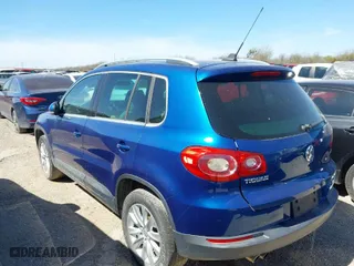 2009 Volkswagen Tiguan S with VIN WVGAV75N49W500610, listed as a IAAI auction lot 41813423 with 243,126 mi miles. Bid and sale history available at carsss.com. Image 3.