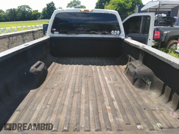 2014 Ford F-250 XL z VIN 1FTBF2B64EEB63961, wystawiony jako IAAI lot #42357797 z przebiegiem 211 419 mil mil oraz . Historia ofert i sprzedaży dostępna na DreamBid. Obrazek 8.