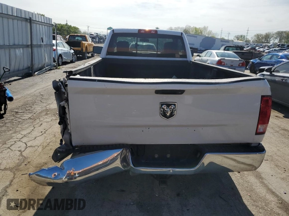 2018 Ram 1500 Tradesman z VIN 3C6JR6DT7JG304609, wystawiony jako Copart lot #55684295 z przebiegiem 73 075 mil mil oraz Szkoda całkowita • Salvage title. Historia ofert i sprzedaży dostępna na DreamBid. Obrazek 6.