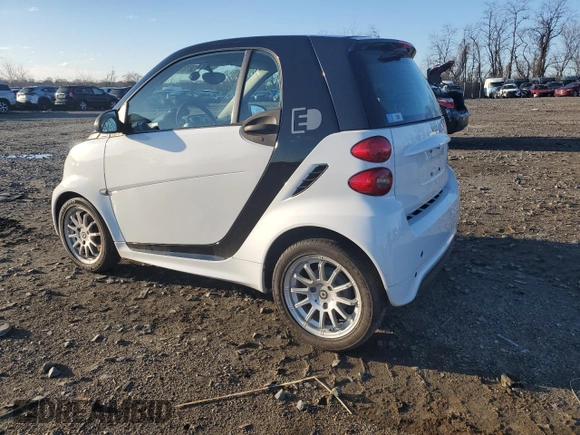2013 Smart fortwo Passion z VIN WMEEJ9AA3DK715705, wystawiony jako Copart lot #50161425 z przebiegiem 22 667 mil mil oraz Tytuł czysty. Historia ofert i sprzedaży dostępna na DreamBid. Obrazek 2.
