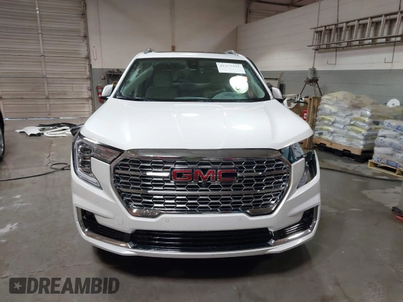 2024 GMC Terrain Denali with VIN 3GKALXEGXRL373884, listed as a IAAI auction lot 41373591 with 2,863 mi miles. Bid and sale history available at carsss.com. Image 13.