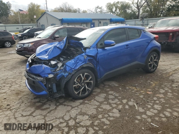 2021 Toyota C-HR LE with VIN JTNKHMBX2M1107890, listed as a Copart auction lot 77992554 with 54,219 mi miles and Salvage Title. Bid and sale history available at carsss.com. Image 1.