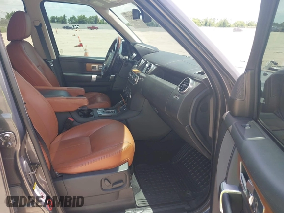 2016 Land Rover LR4 HSE Lux with VIN SALAK2V69GA833946, listed as a IAAI auction lot 42527377 with 80,195 mi miles and . Bid and sale history available at DreamBid. Image 5.