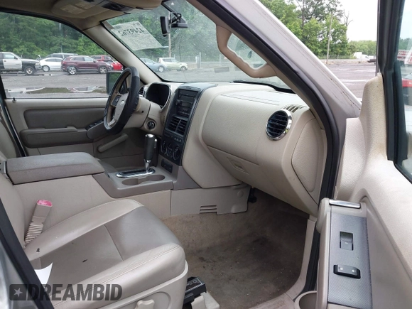 2007 Ford Explorer XLT z VIN 1FMEU73817UA64809, wystawiony jako IAAI lot #42493762 z przebiegiem 273 258 mil mil oraz . Historia ofert i sprzedaży dostępna na DreamBid. Obrazek 5.
