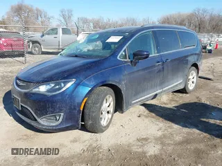 2018 Chrysler Pacifica Touring L z VIN 2C4RC1BGXJR127280, wystawiony jako IAAI lot #41374468 z przebiegiem Nie podano mil oraz . Historia ofert i sprzedaży dostępna na DreamBid. Obrazek 17.