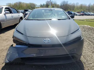 2024 Toyota Prius LE with VIN JTDACAAU0R3018979, listed as a Copart auction lot 55290345 with 32,657 mi miles and Clean Title. Bid and sale history available at carsss.com. Image 5.
