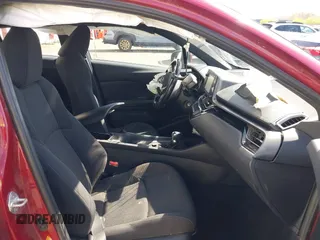 2018 Toyota C-HR XLE z VIN NMTKHMBX9JR023325, wystawiony jako IAAI lot #41926223 z przebiegiem 62 580 mil mil oraz . Historia ofert i sprzedaży dostępna na DreamBid. Obrazek 5.
