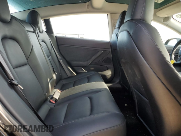 2018 Tesla Model 3 Long Range Battery z VIN 5YJ3E1EB4JF182495, wystawiony jako Copart lot #55627055 z przebiegiem 53 415 mil mil oraz Czysty tytuł • Clean title. Historia ofert i sprzedaży dostępna na DreamBid. Obrazek 10.