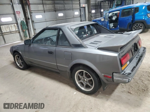 1989 Toyota MR2 z VIN JT2AW15C1K0150268, wystawiony jako Copart lot #86257134 z przebiegiem 93 969 mil mil oraz Tytuł czysty. Historia ofert i sprzedaży dostępna na DreamBid. Obrazek 2.