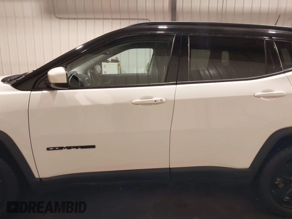 2018 Jeep Compass Latitude z VIN 3C4NJDBB9JT454213, wystawiony jako IAAI lot #41534368 z przebiegiem 109 126 mil mil oraz . Historia ofert i sprzedaży dostępna na DreamBid. Obrazek 14.