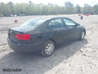 2013 Volkswagen Jetta Sedan S with VIN 3VW2K7AJ1DM256957, listed as a IAAI auction lot 41958682 with 189,095 mi miles. Bid and sale history available at carsss.com. Image 4.