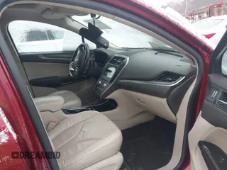 2017 Lincoln MKC Reserve z VIN 5LMCJ3D98HUL35184, wystawiony jako IAAI lot #41482306 z przebiegiem 86 794 mil mil oraz . Historia ofert i sprzedaży dostępna na DreamBid. Obrazek 5.